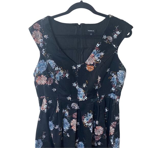 Torrid Floral Fit and Flare Dress Sz 12 - Picture 2 of 5